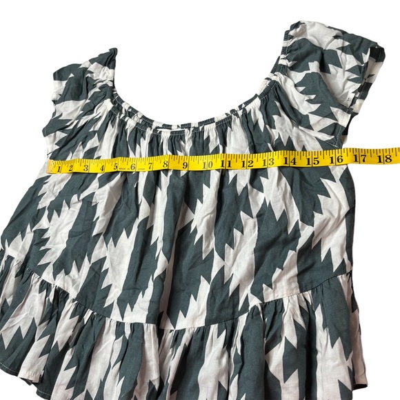 LJC Designs White And Grey Geometric Print Flutter Crop Top size Small - Picture 10 of 12